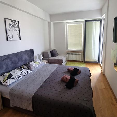 Modern & Trendy Apartment Skopje Esterno foto